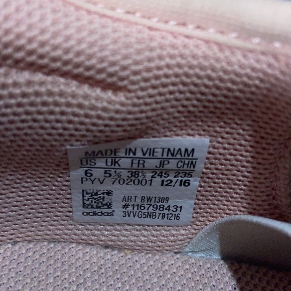 Adidas - Picture 3 of 5